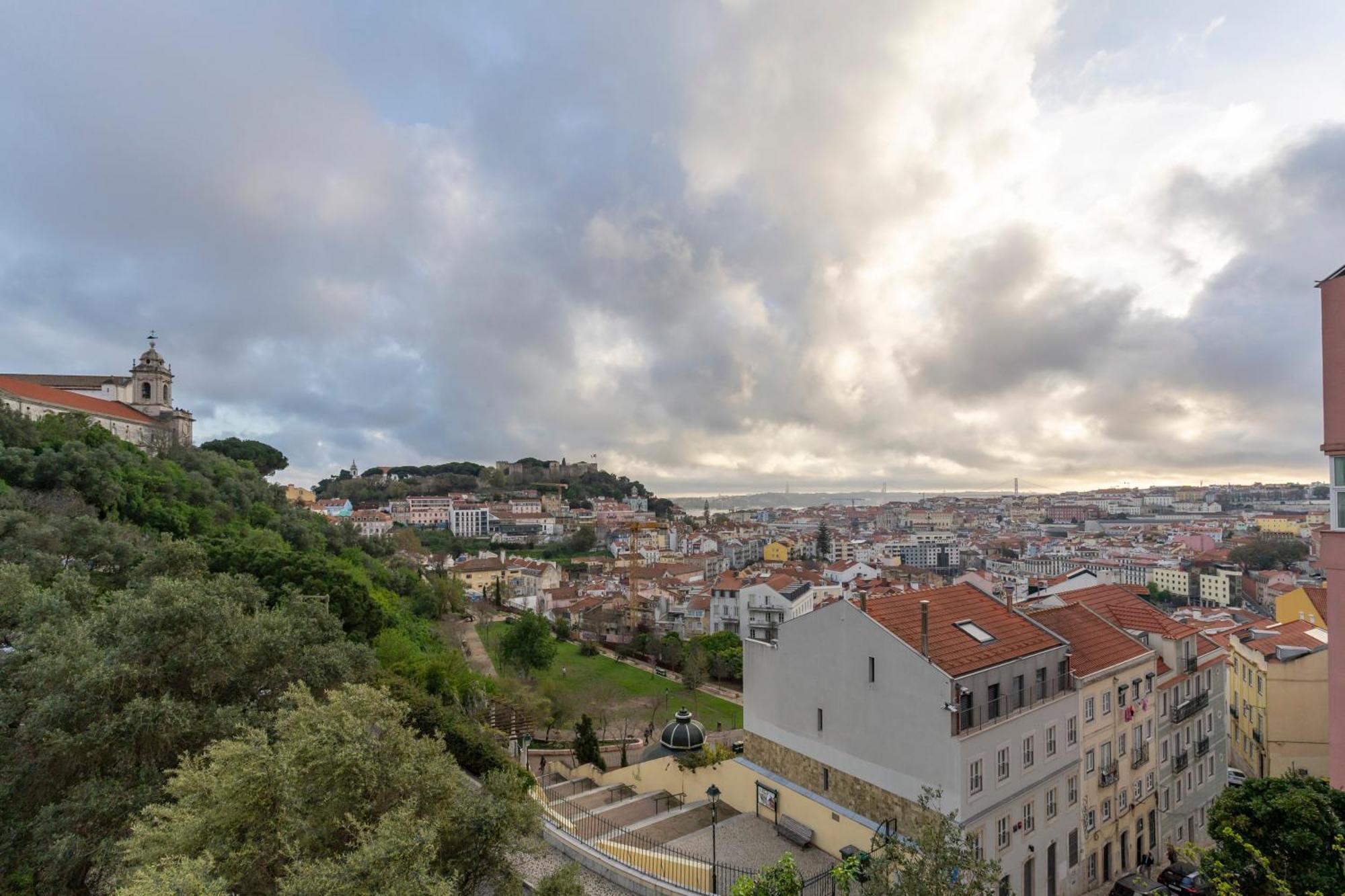 Superb Apartments Overlooking Graca In Lisboa Kültér fotó